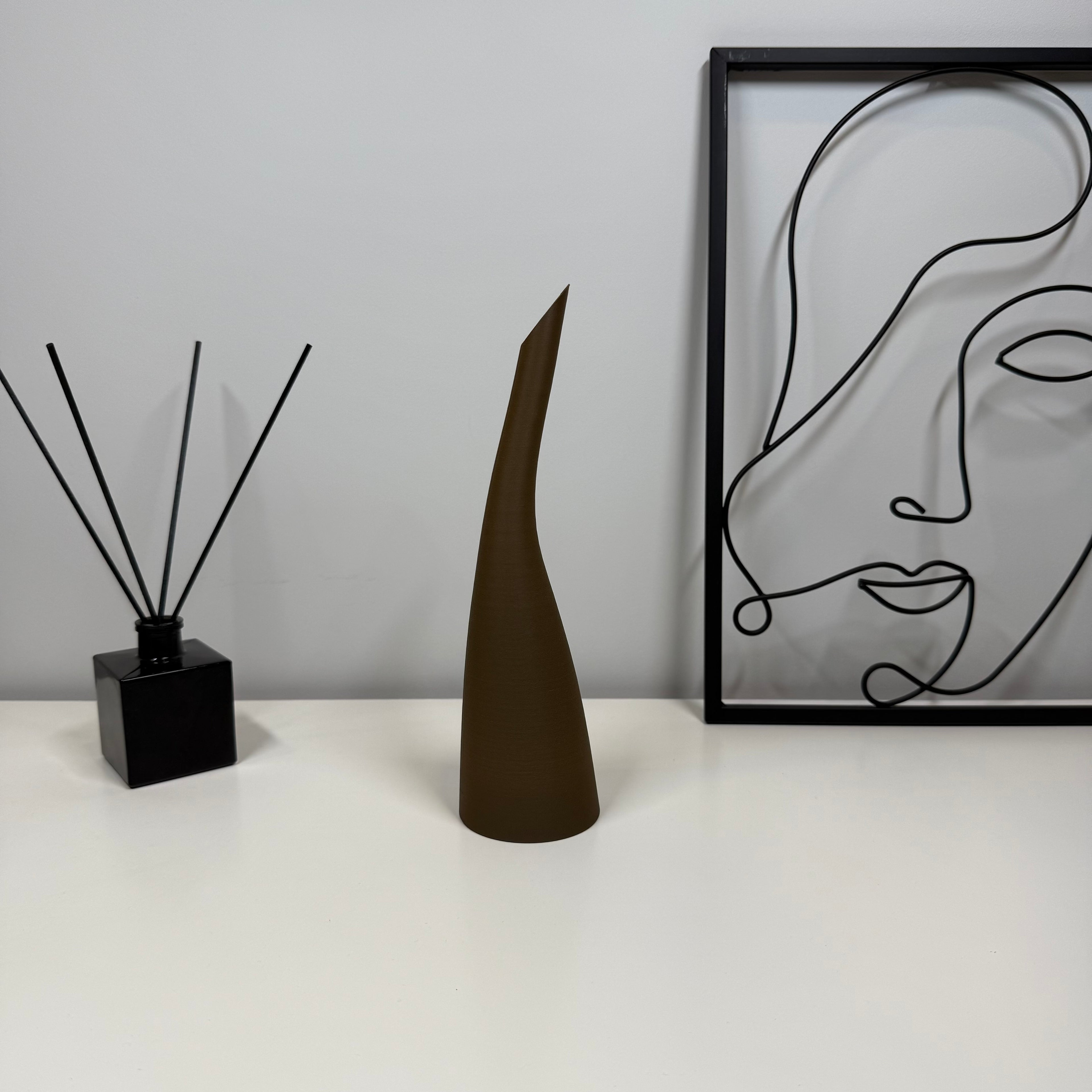 ALVA – Elegantiška lenkta vaza