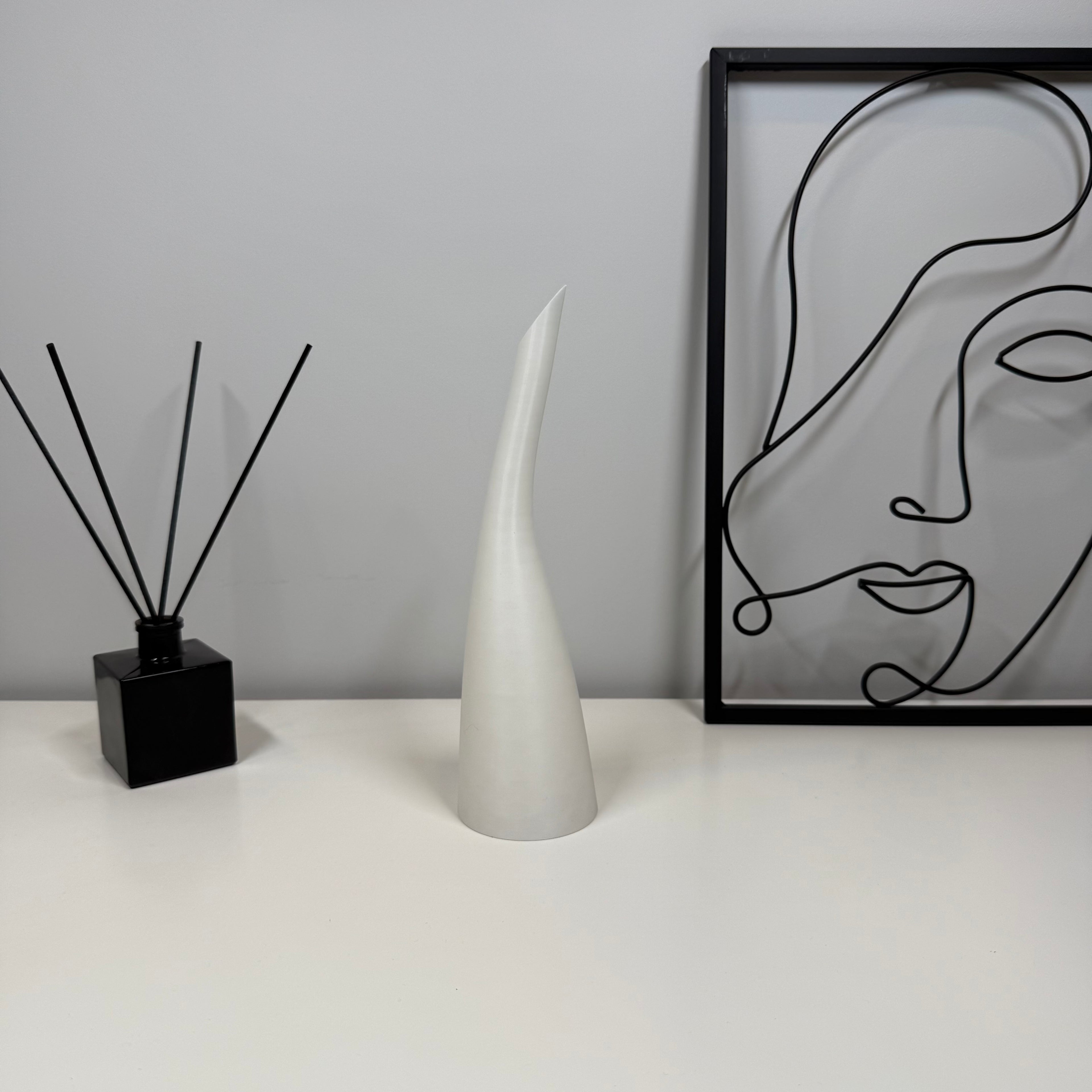 ALVA – Elegantiška lenkta vaza