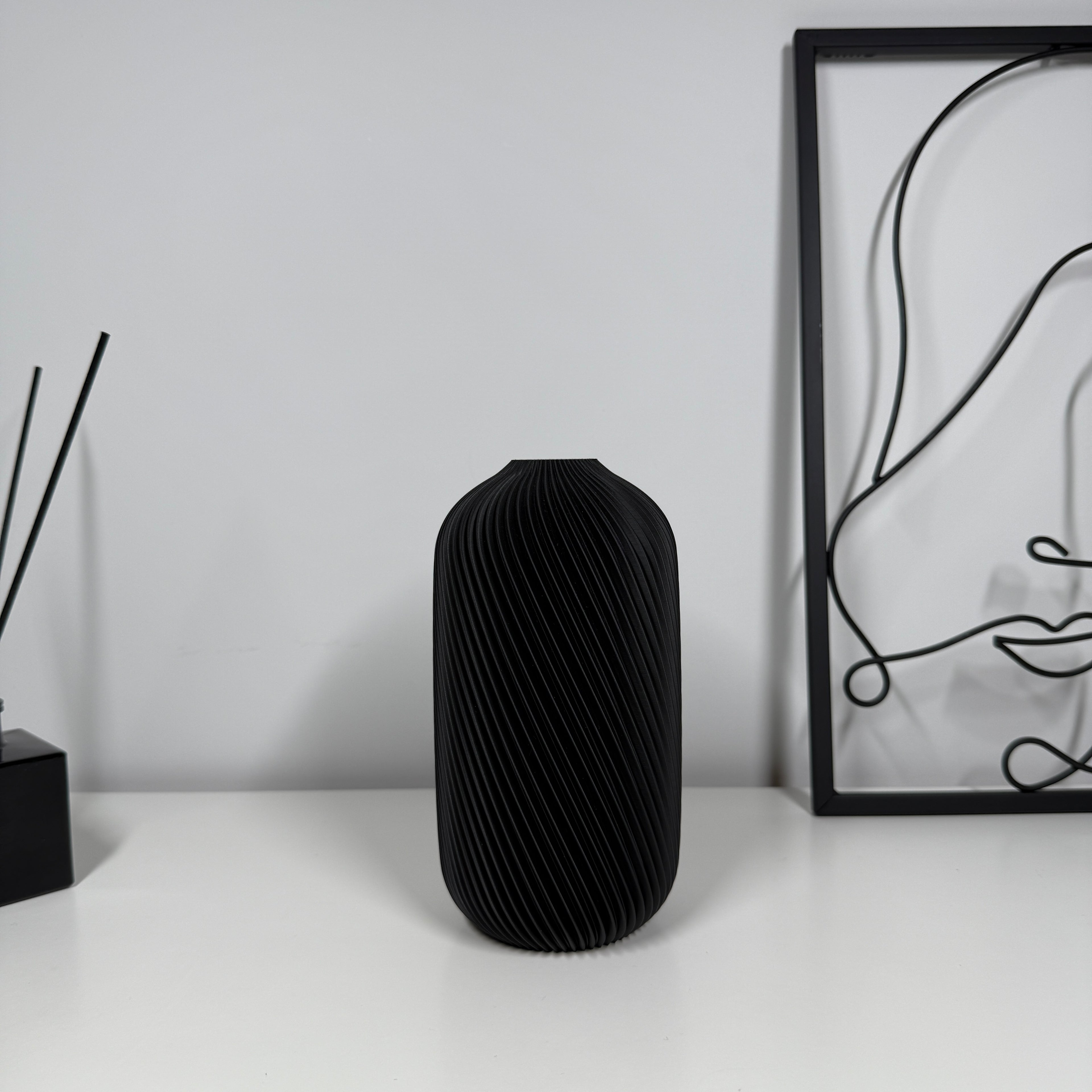 NOIR – Dekoratyvinė cilindro formos vaza