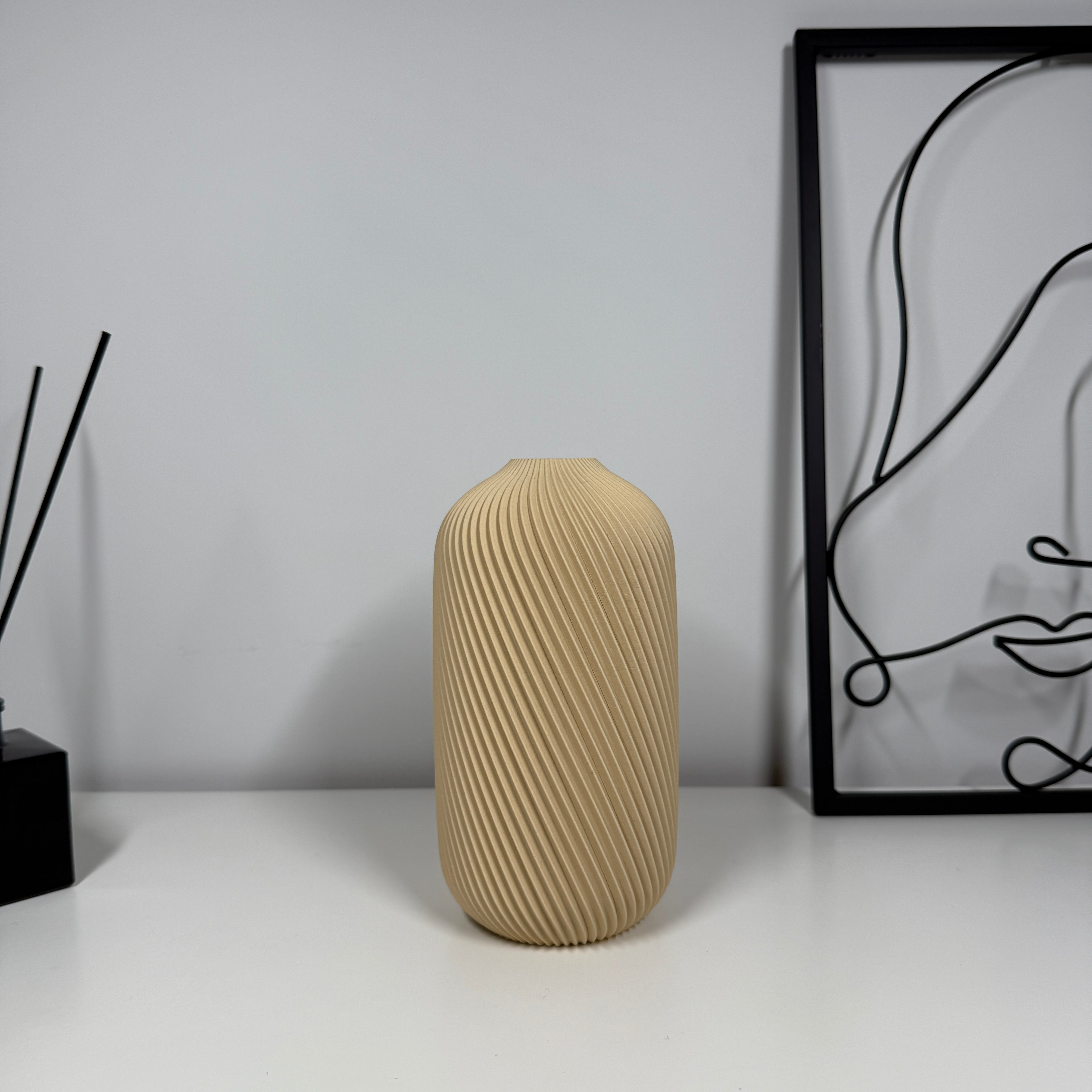 NOIR – Dekoratyvinė cilindro formos vaza