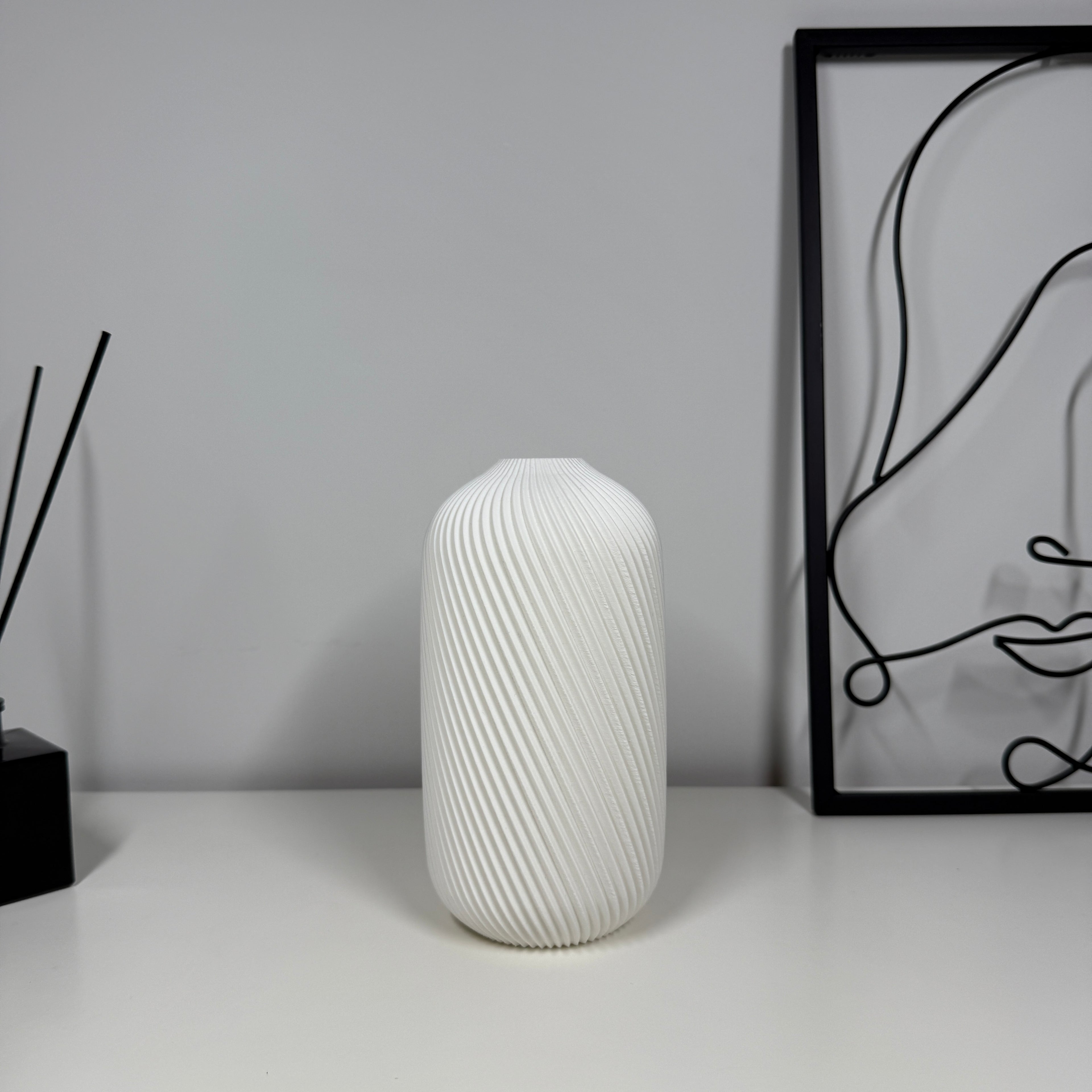 NOIR – Dekoratyvinė cilindro formos vaza