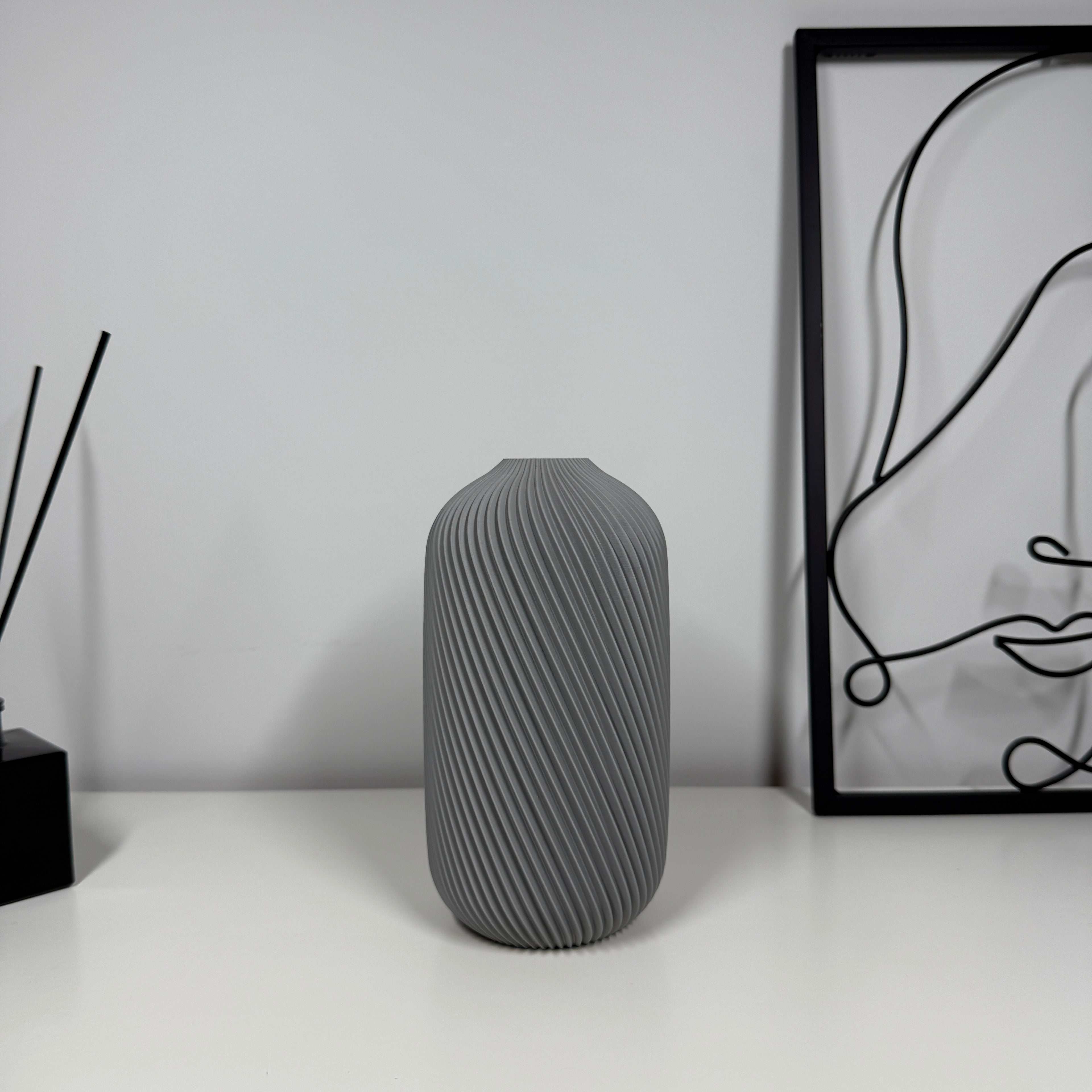 NOIR – Dekoratyvinė cilindro formos vaza