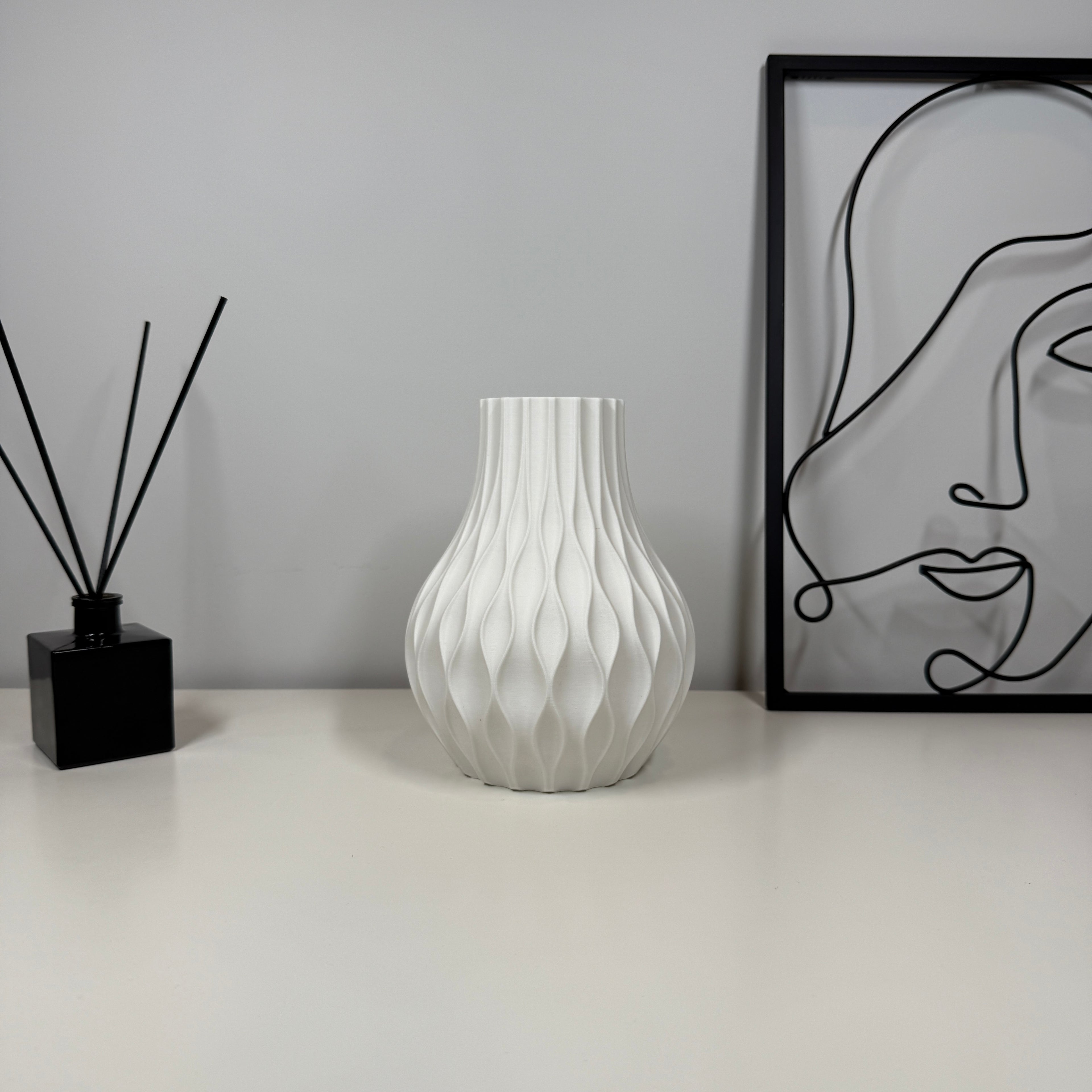 SENA – Dekoratyvinė banguota vaza