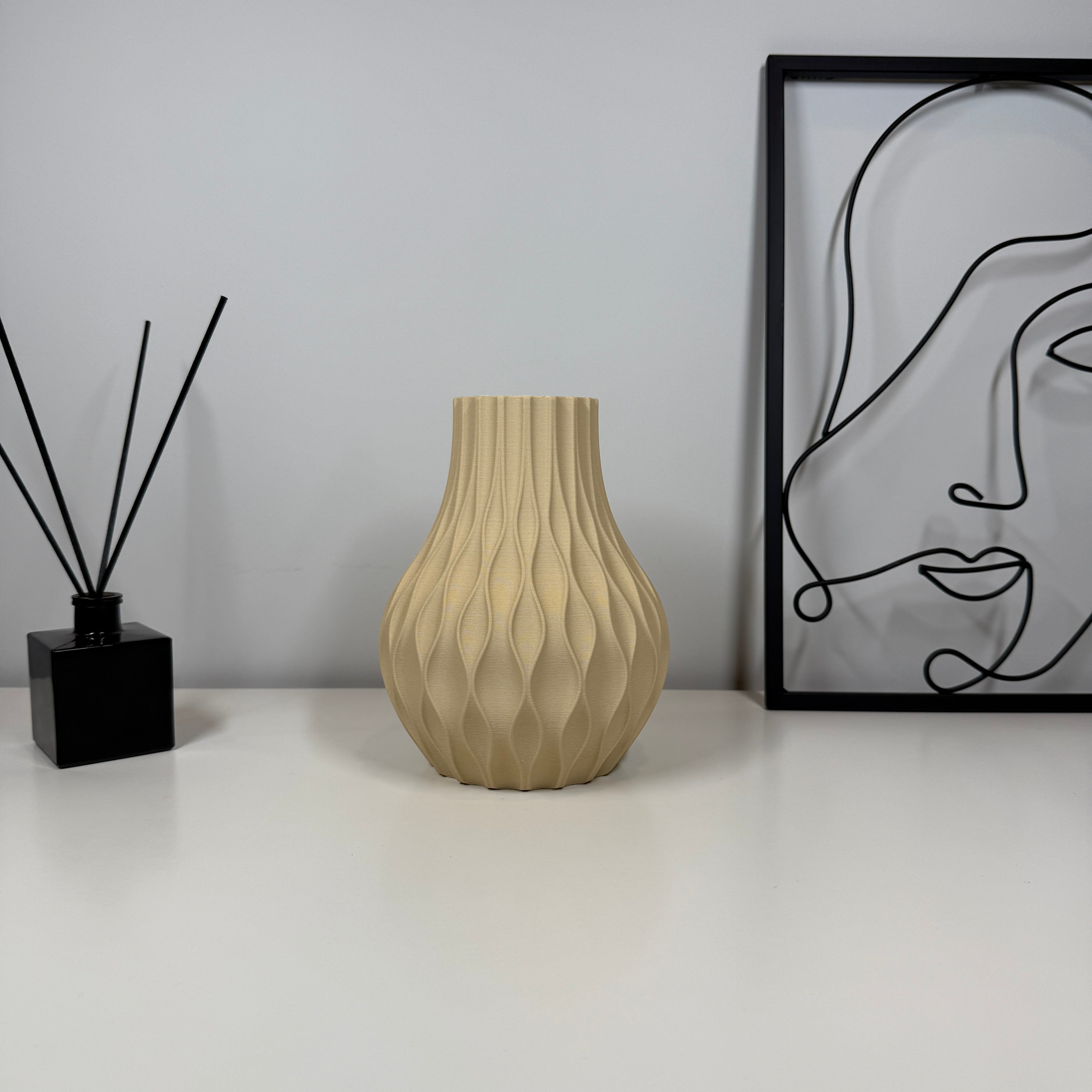 SENA – Dekoratyvinė banguota vaza