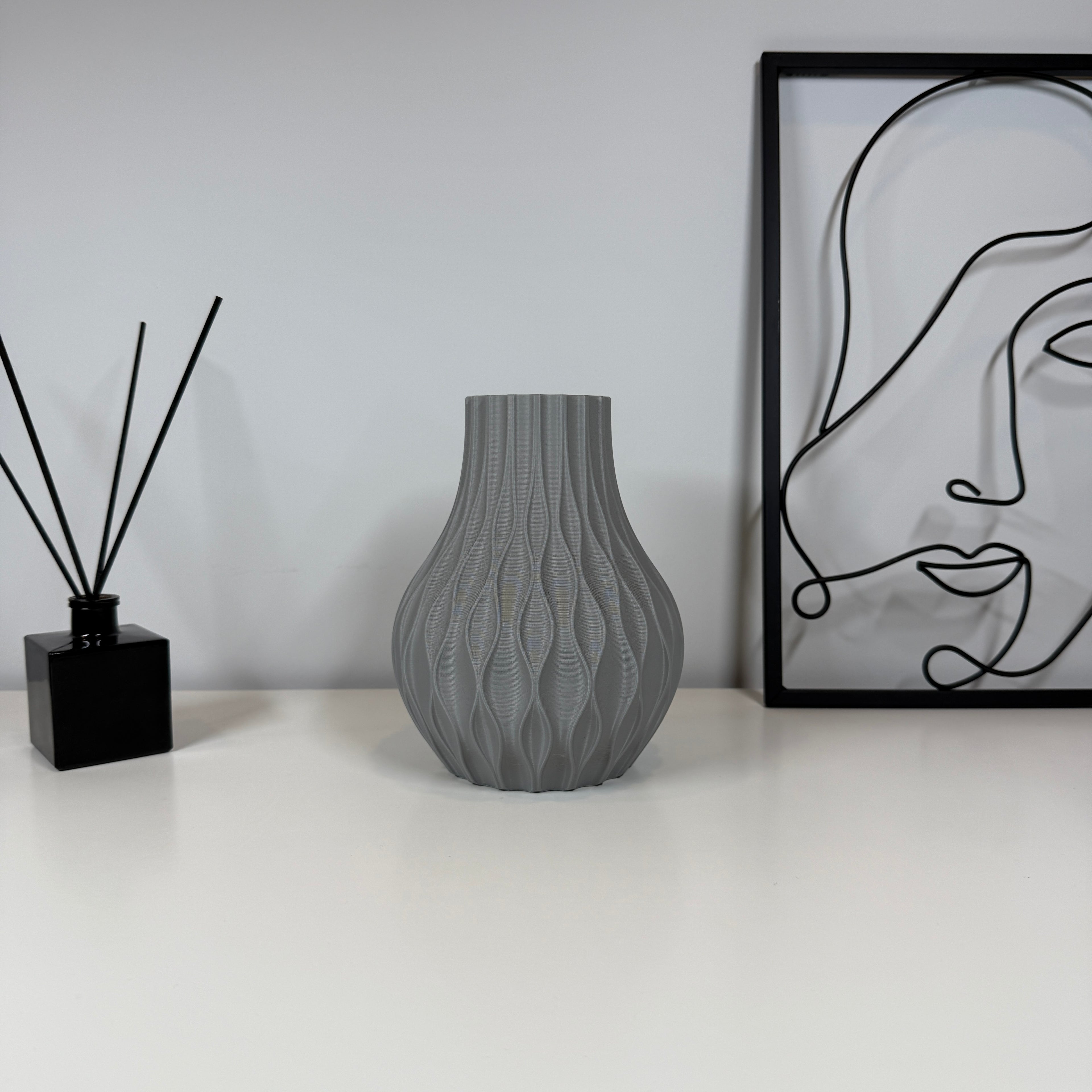 SENA – Dekoratyvinė banguota vaza