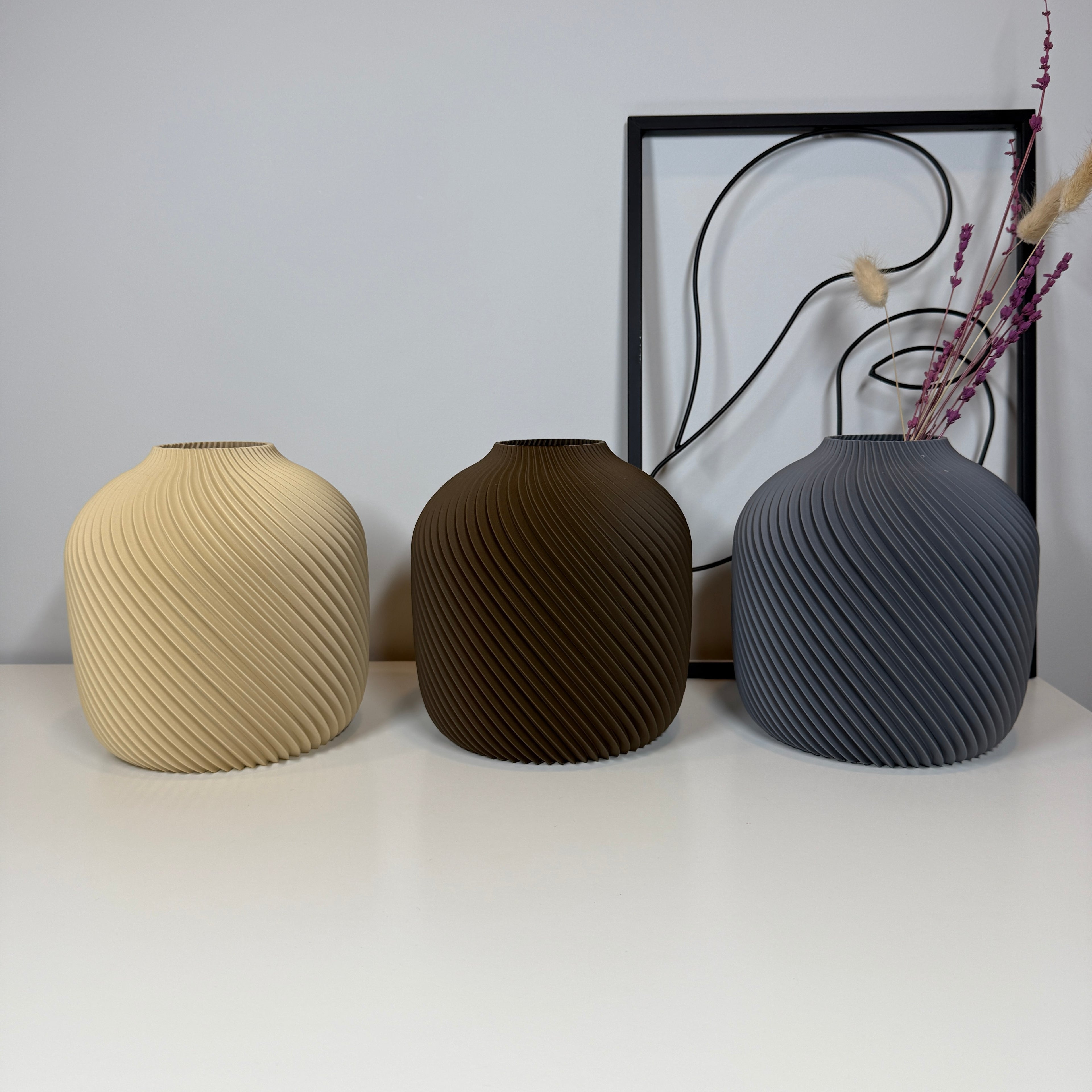 VORTA – Šiuolaikiška vaza su spiraliniu raštu