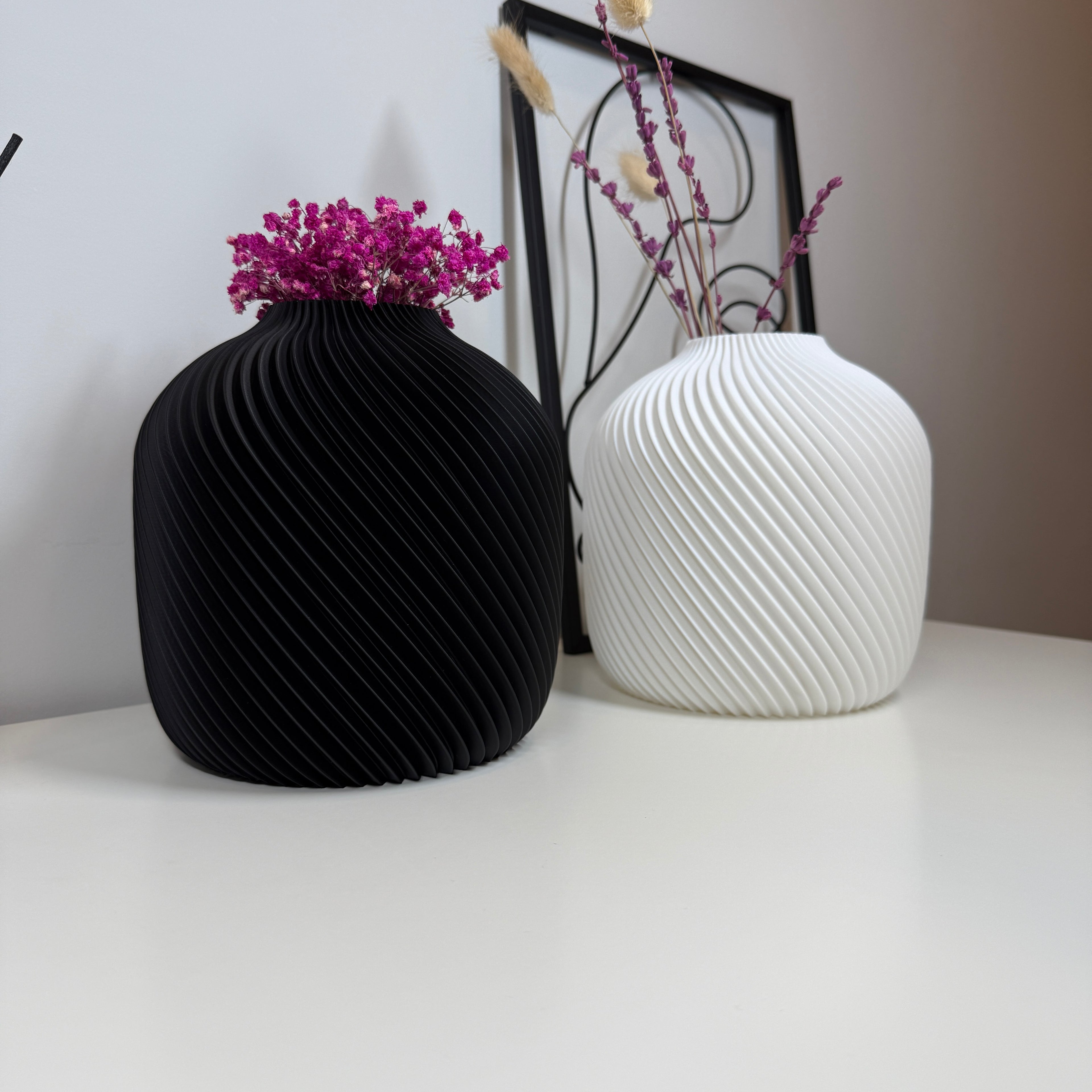 VORTA – Šiuolaikiška vaza su spiraliniu raštu