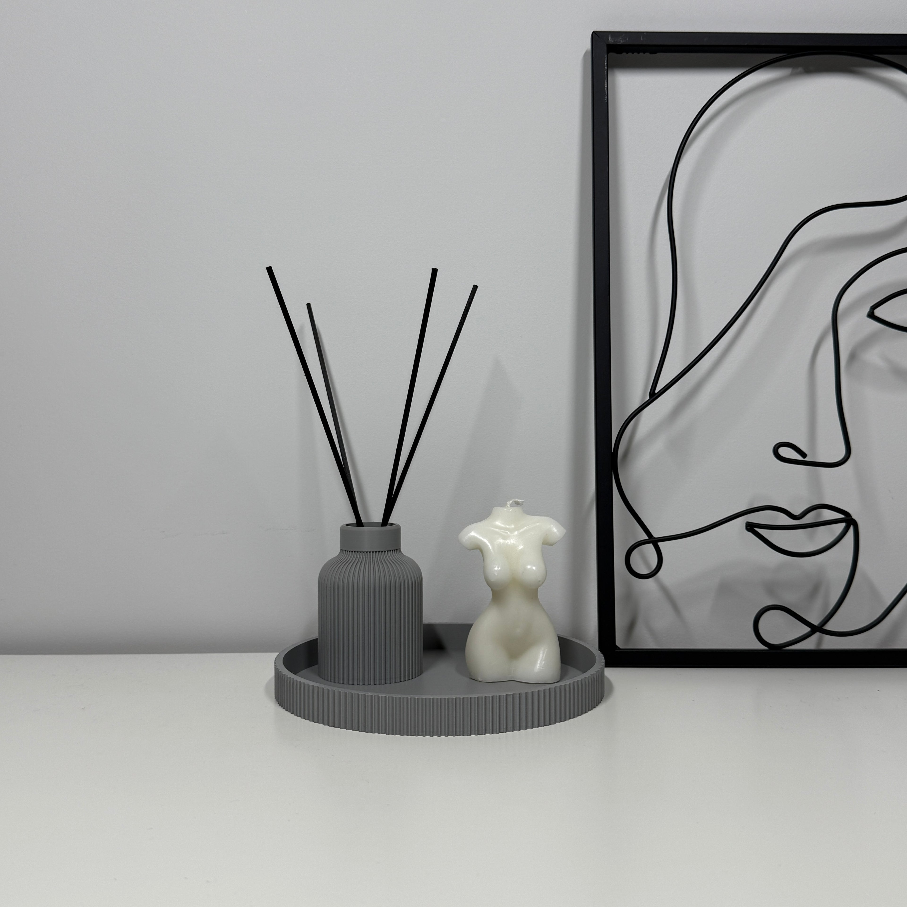 Padėkliukas ir talpa namų kvapui