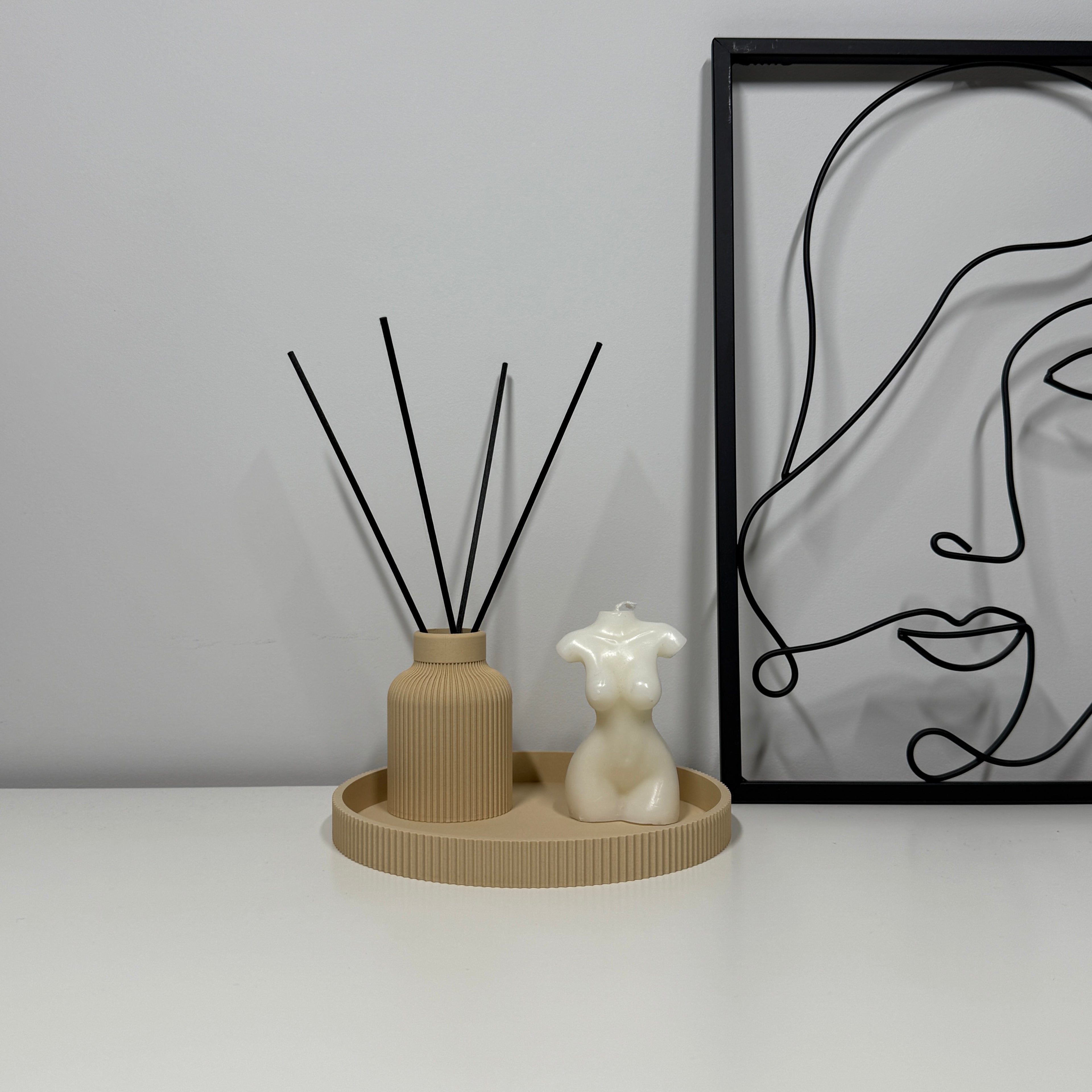 Padėkliukas ir talpa namų kvapui