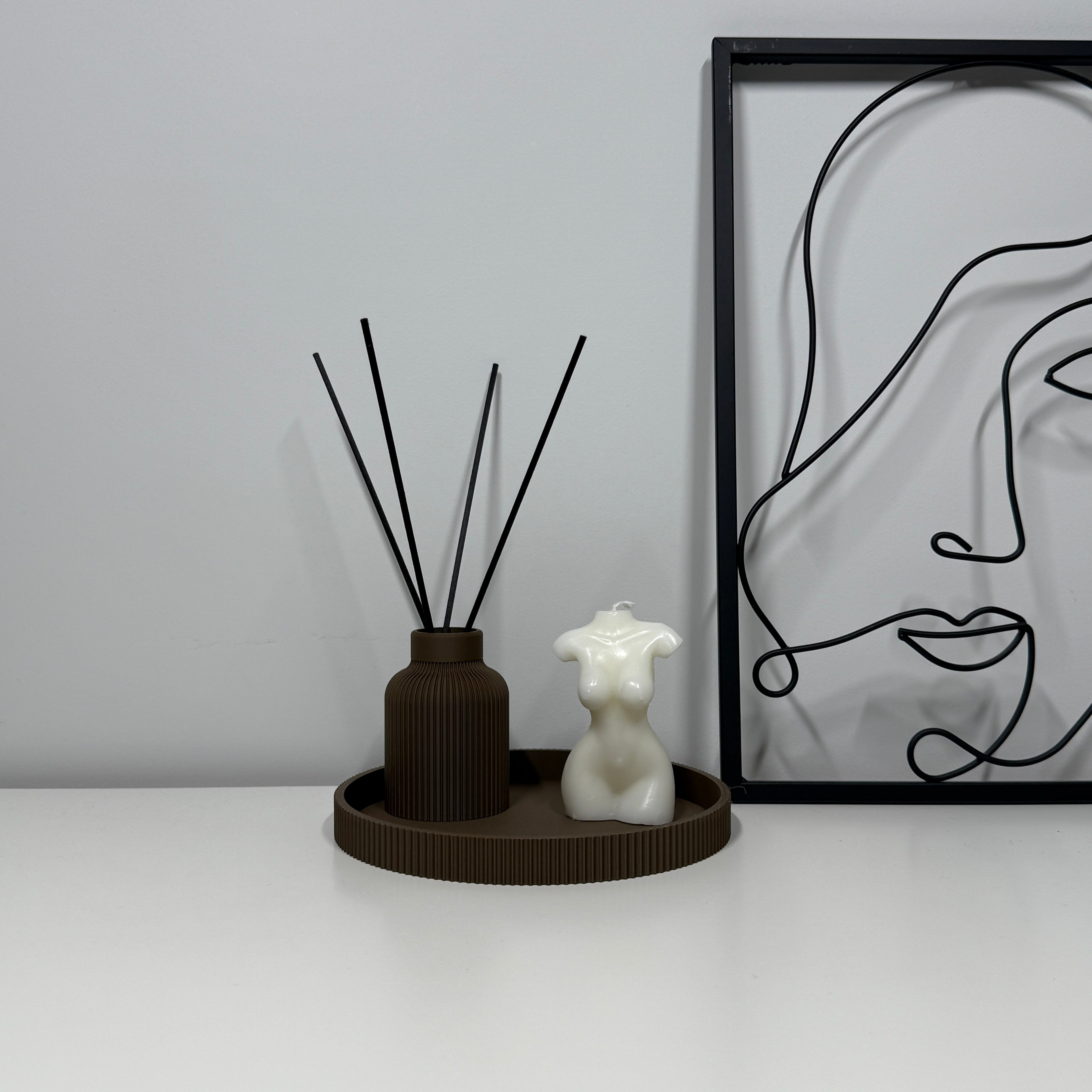 Padėkliukas ir talpa namų kvapui