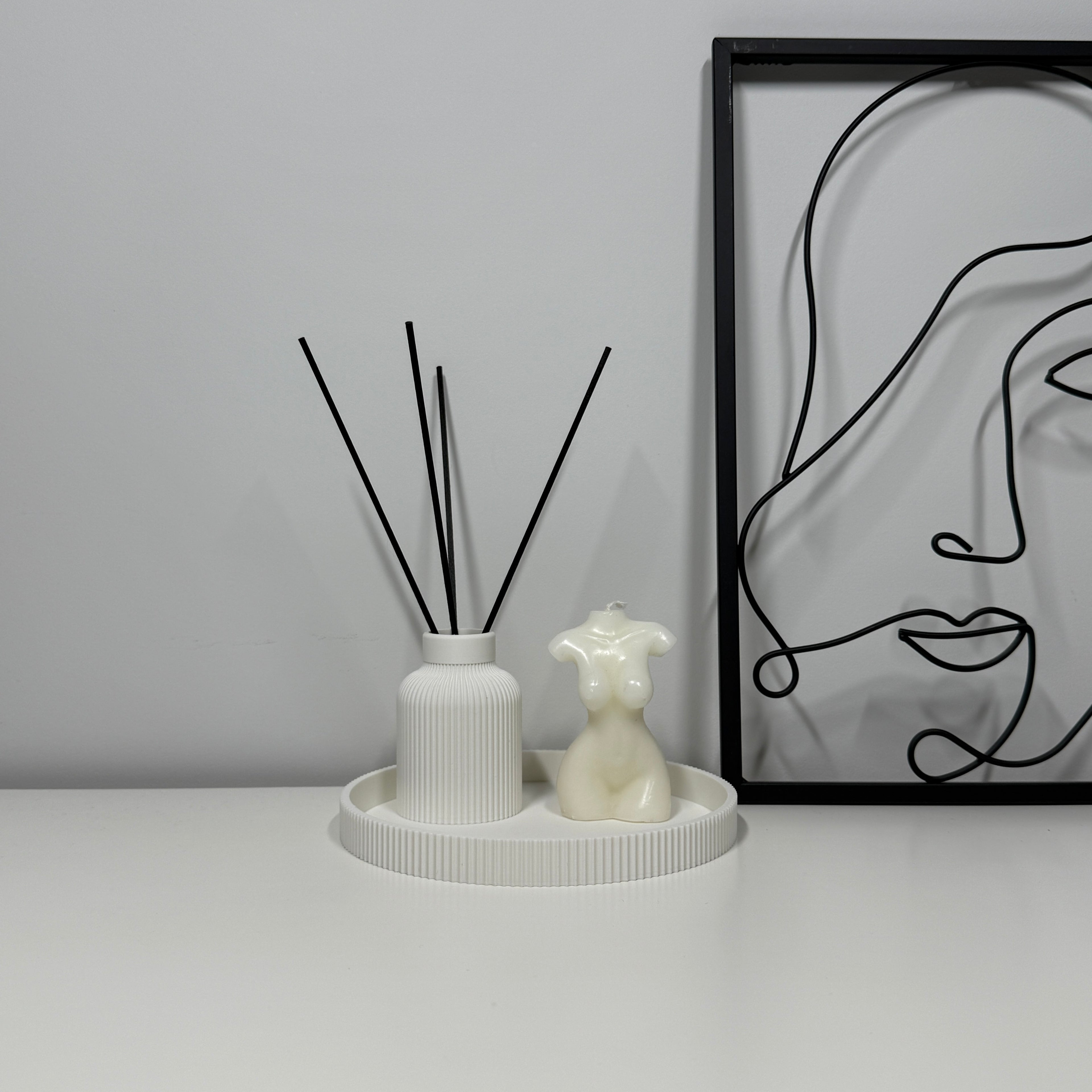 Padėkliukas ir talpa namų kvapui