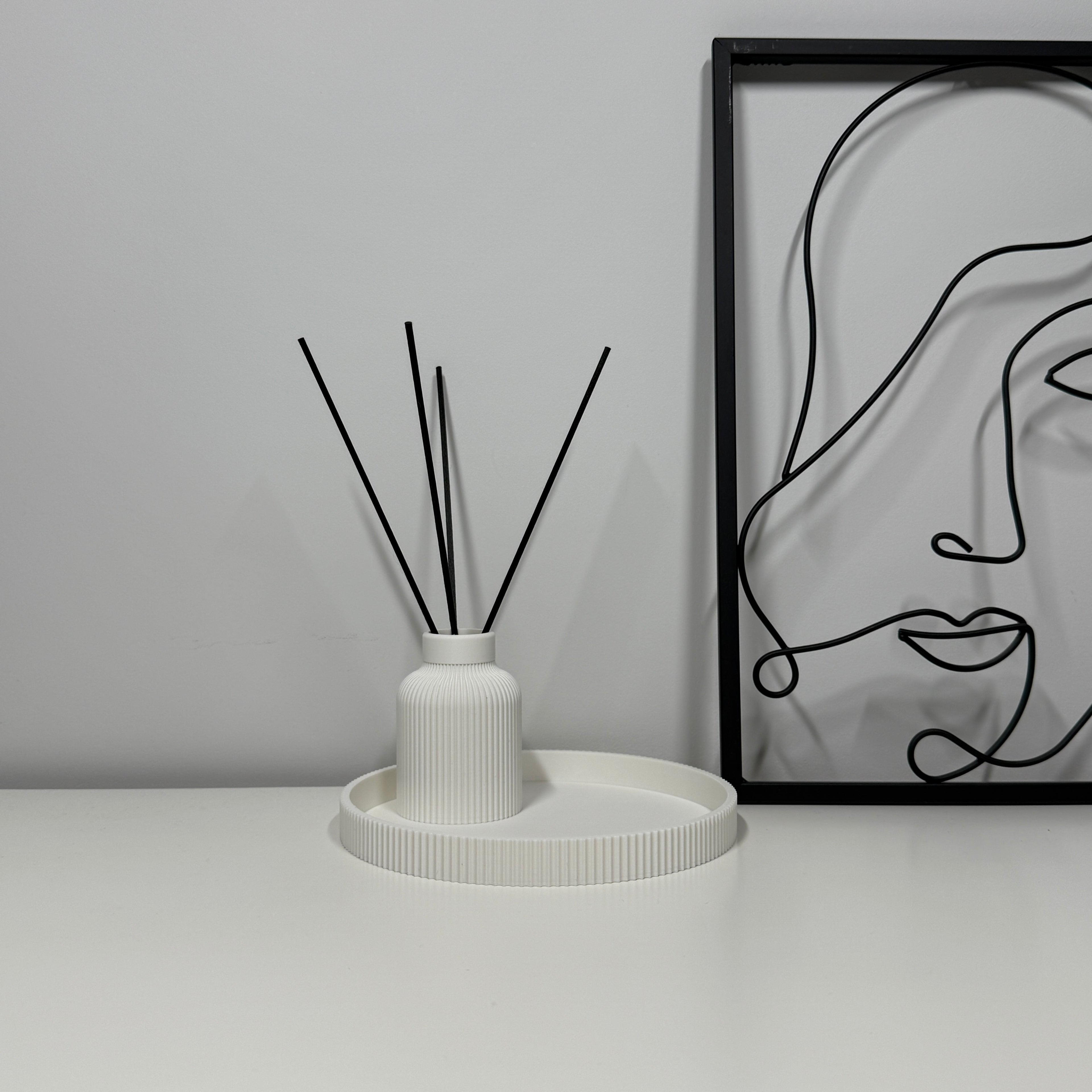 Padėkliukas ir talpa namų kvapui